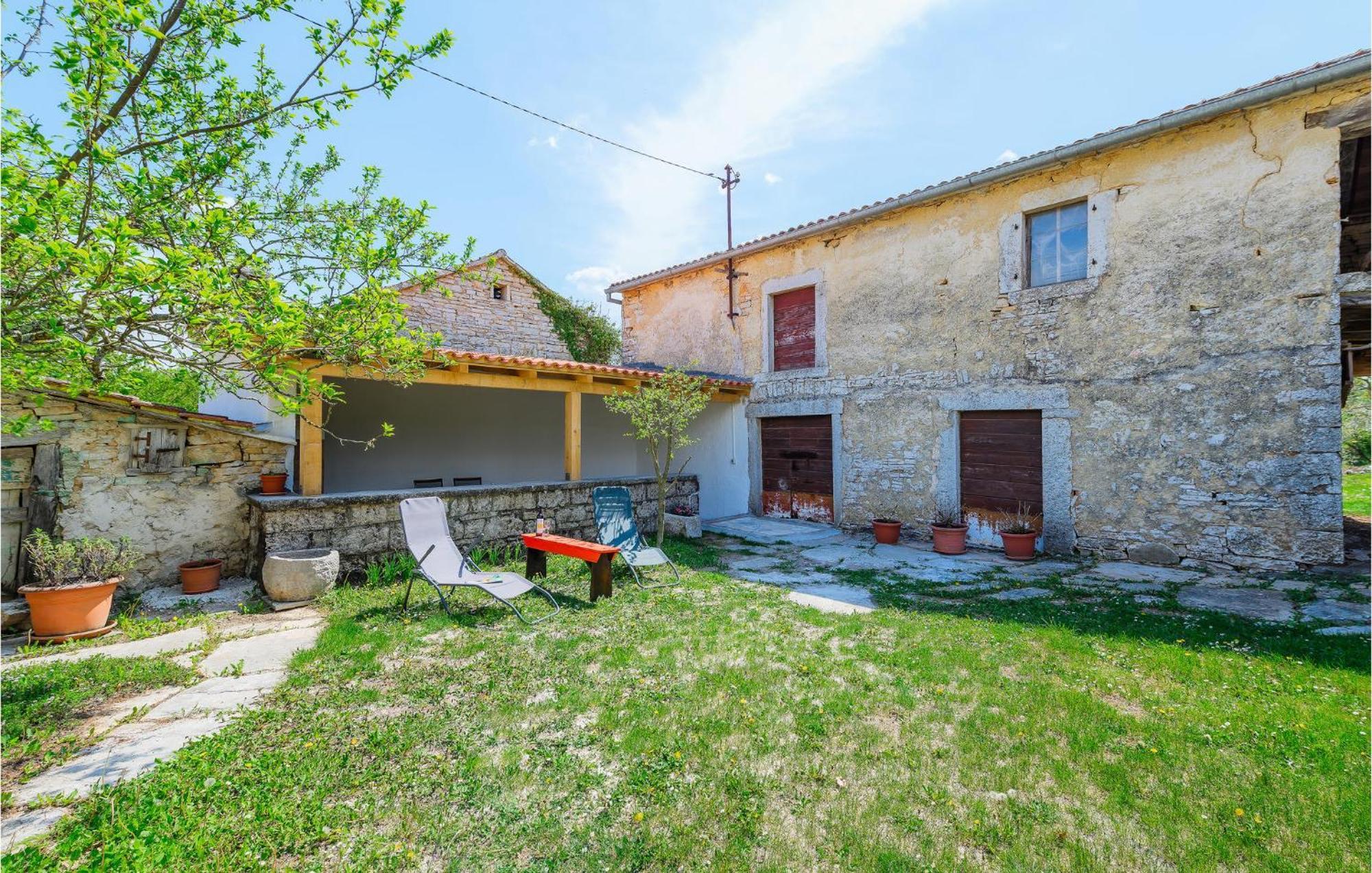 Cozy Home In Pazin With House A Panoramic View Exterior foto