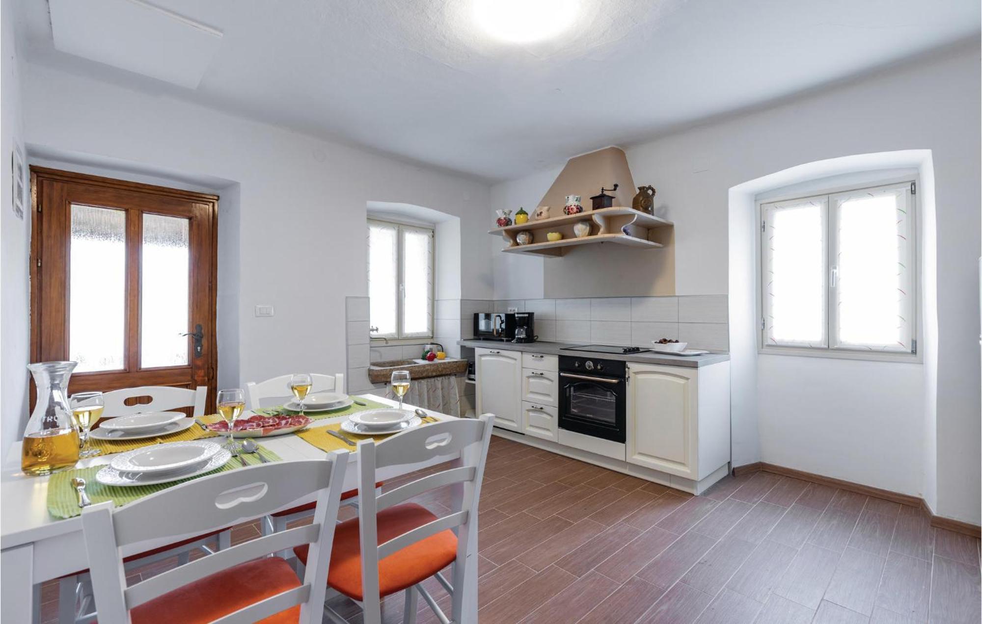 Cozy Home In Pazin With House A Panoramic View Exterior foto